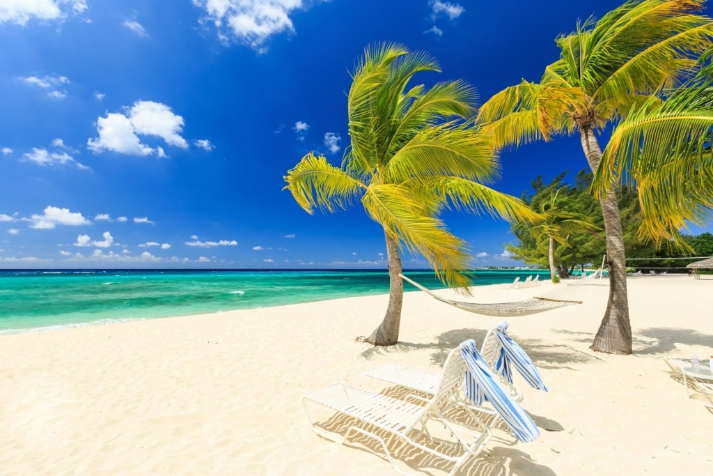 White sand beach of Seven Mile Beach, Grand Cayman