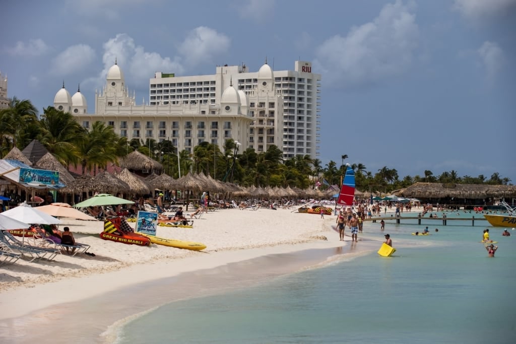 People relaxing on Aruba's beach