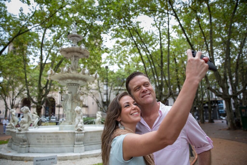 Couple taking a selfie by the fountain