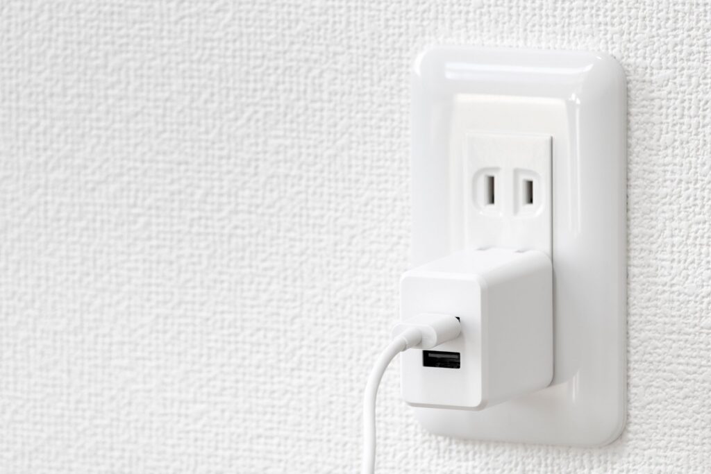 Outlet adapter with USB port 