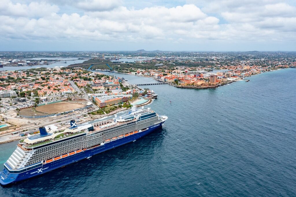 Celebrity ship cruising to the island of Curacao