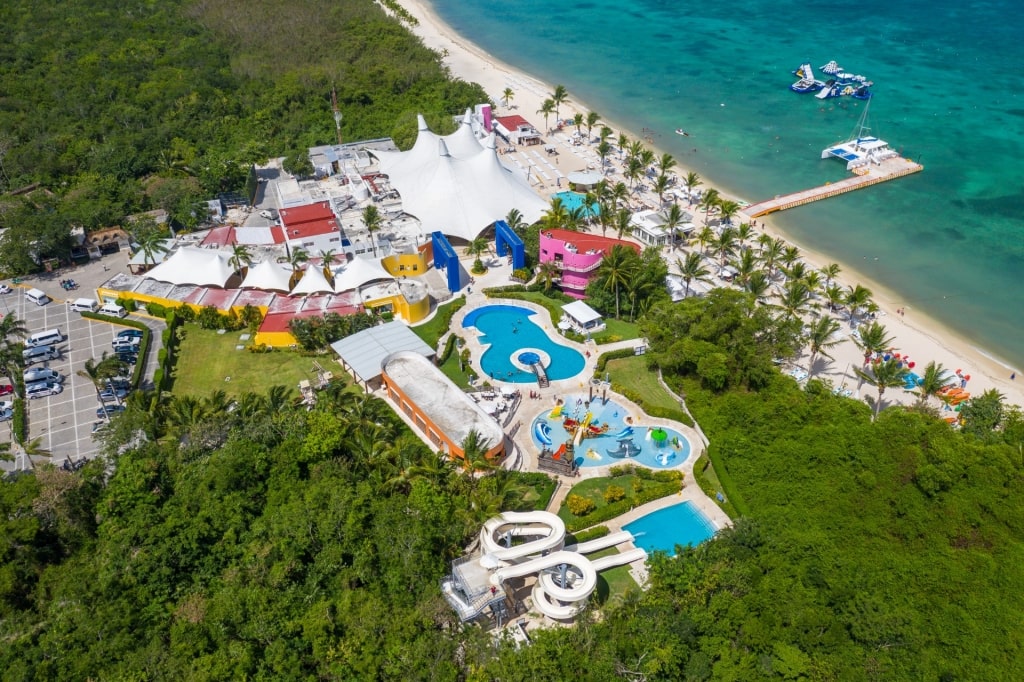 Lush landscape of Playa Mia Grand Beach Park, Cozumel