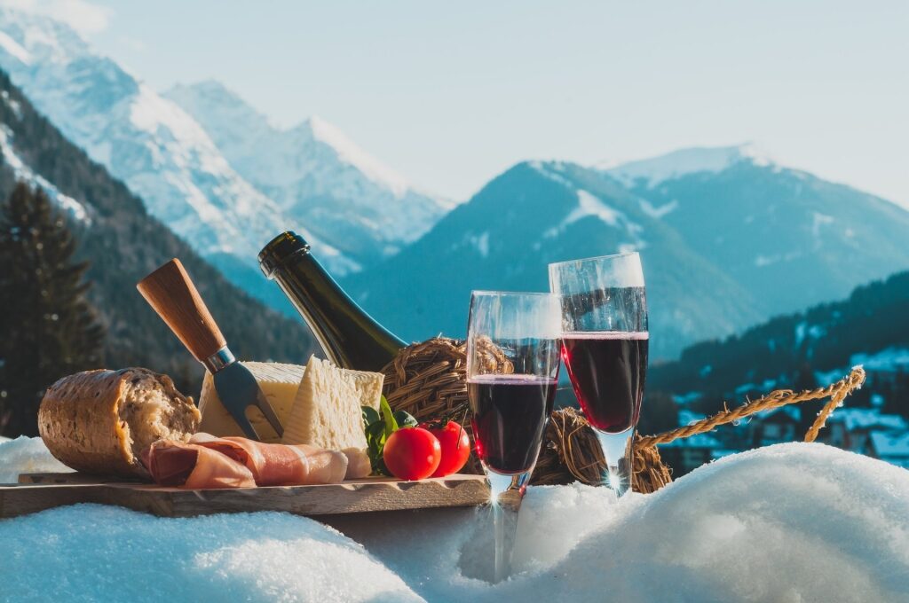 Lambrusco wine served with cheese, baguette, and ham