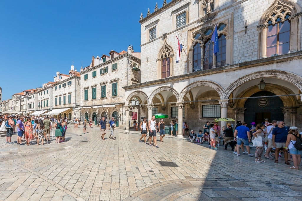 People walking the cobblestone streets of Stradun