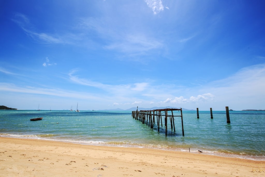 Golden sand and blue water of Bophut Beach