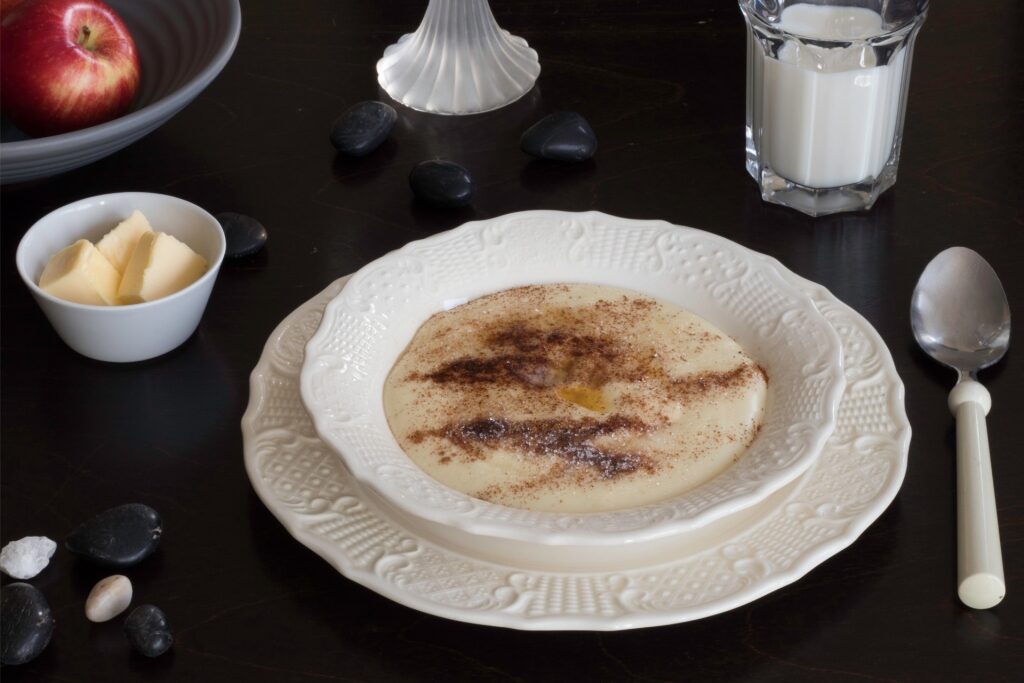 Bowl of comforting rømmegrøt