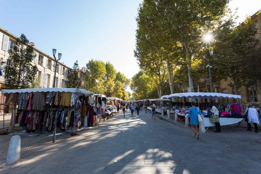 Stalls lined up in Cours Mirabeau