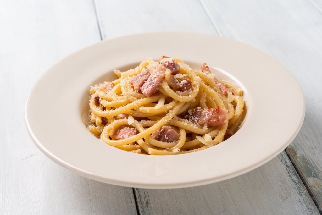 Savory plate of pasta alla gricia