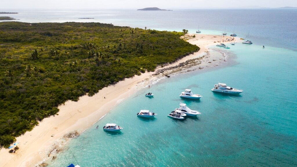 Clear blue water of Cayo Icacos with boats