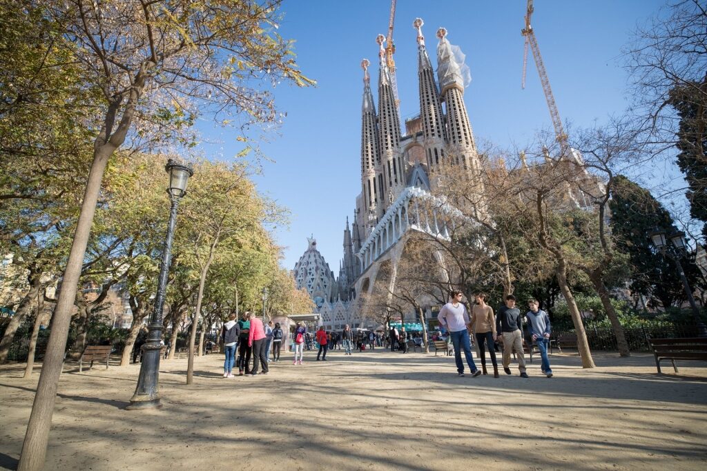 Family passing by Sagrada Familia
