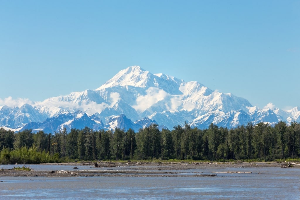 Talkeetna Lakes Park with snowy mountain as backdrop