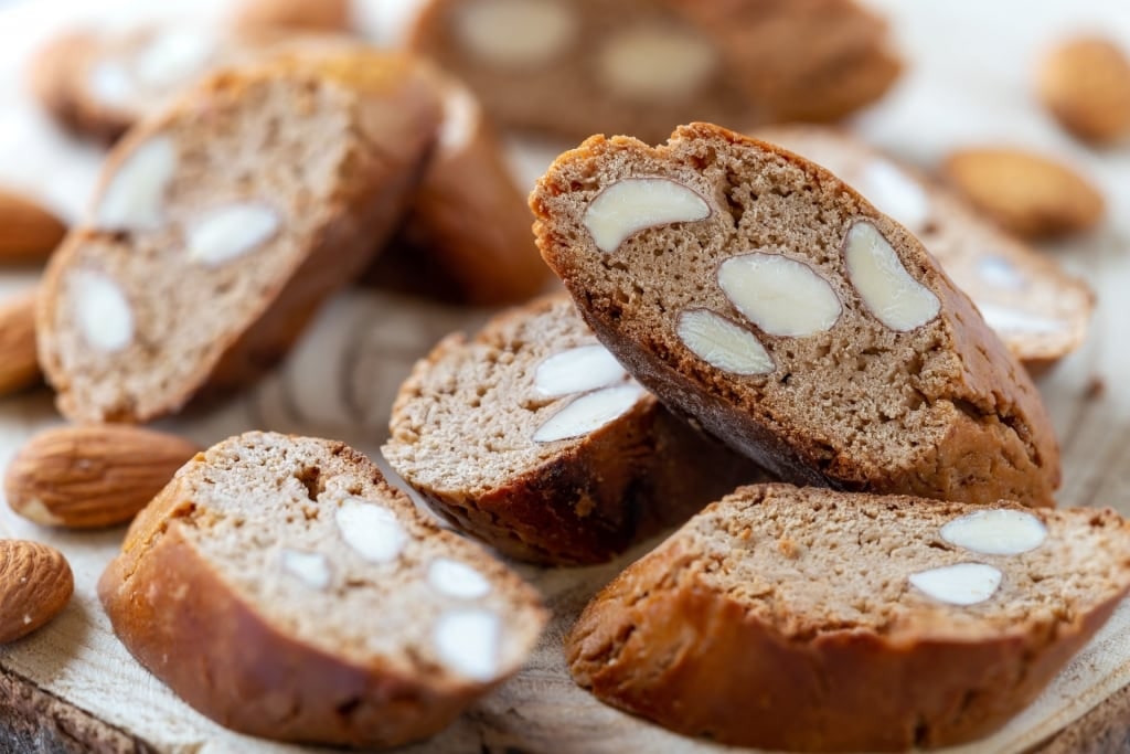 Crunchy almond biscuits cantucci