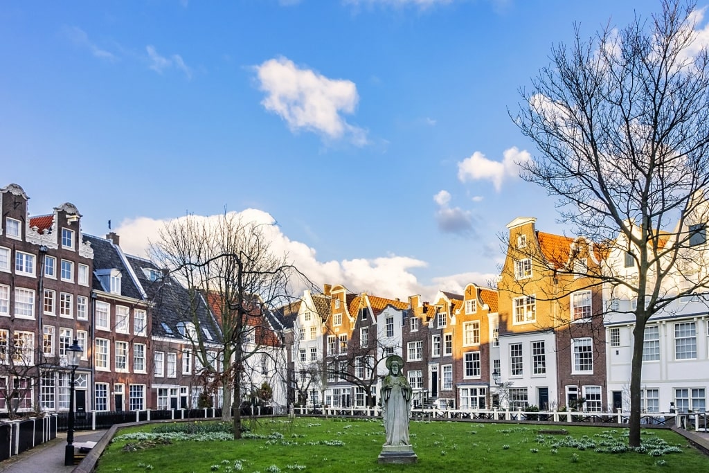 Beautiful buildings in Begijnhof Courtyard