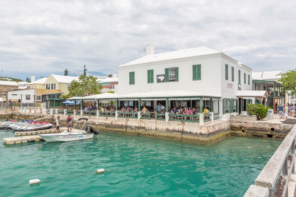 Restaurant by the water in Hamilton