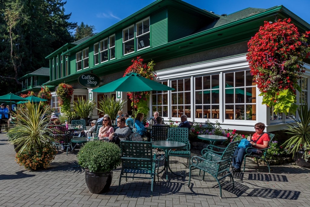 Couple having tea in Butchart Gardens