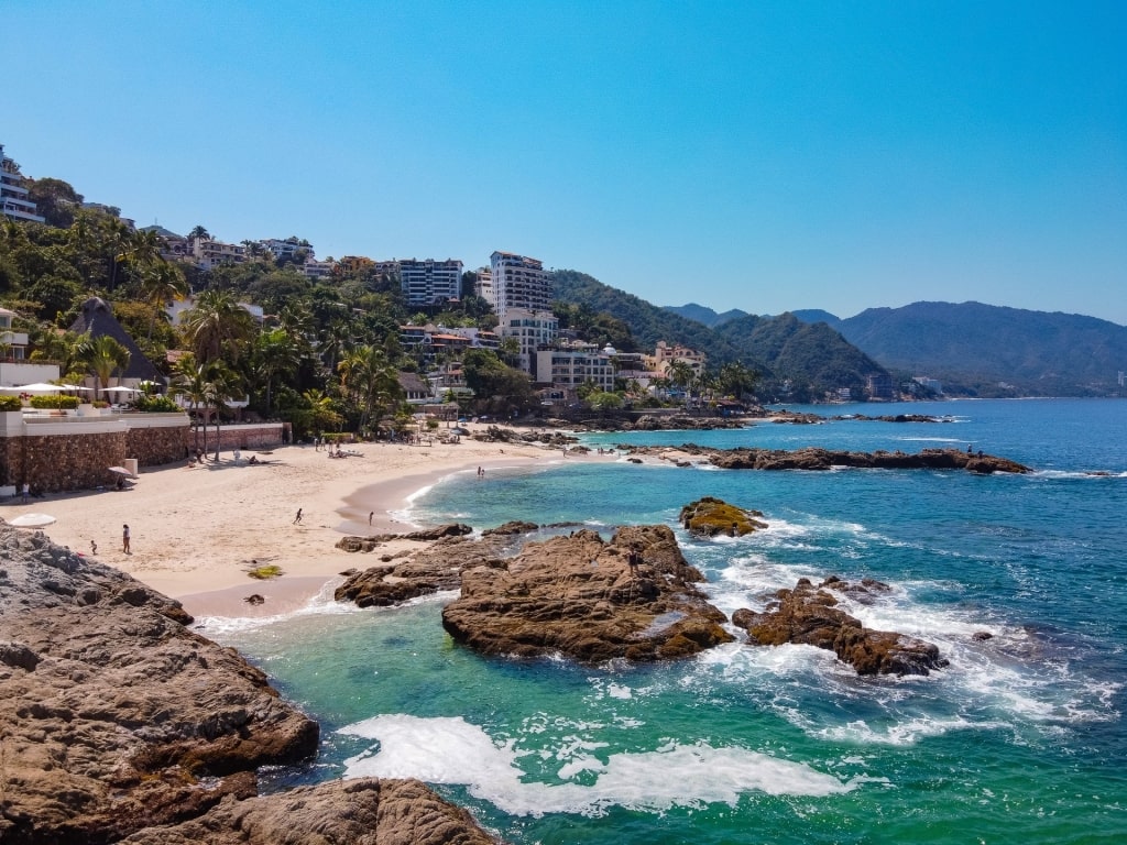 Rocky shore of Conchas Chinas Beach