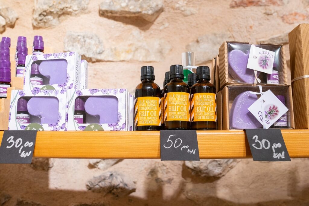 Mother's day travel gifts - aromatherapy travel kit