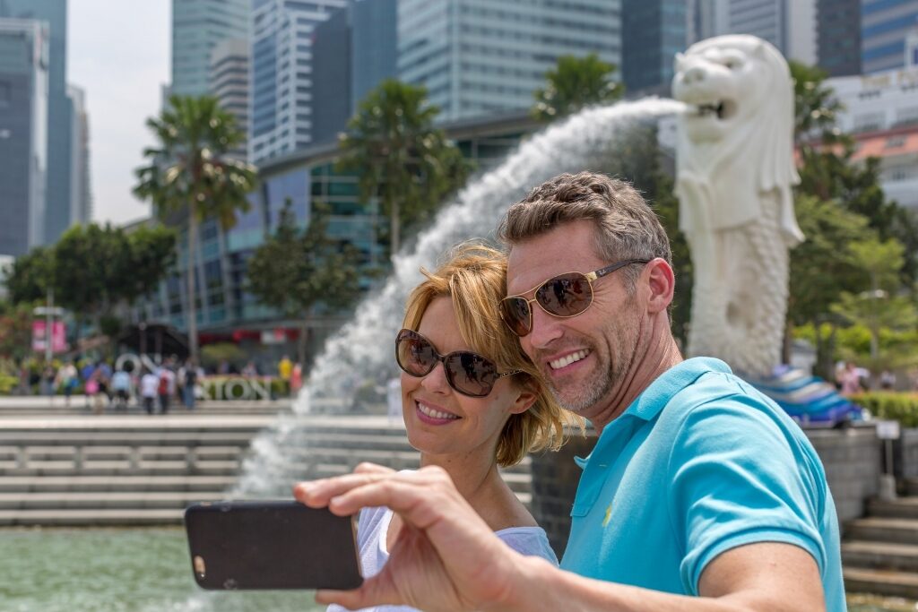 Couple taking a selfie by the Merlion Park