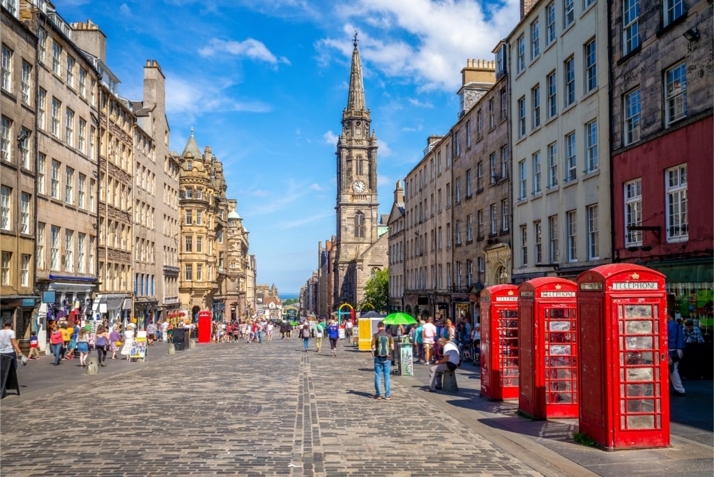 Cobbled street of Royal Mile in Edinburgh, Scotland