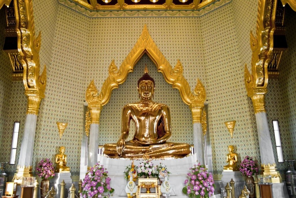 Golden Buddha inside Wat Traimit Temple