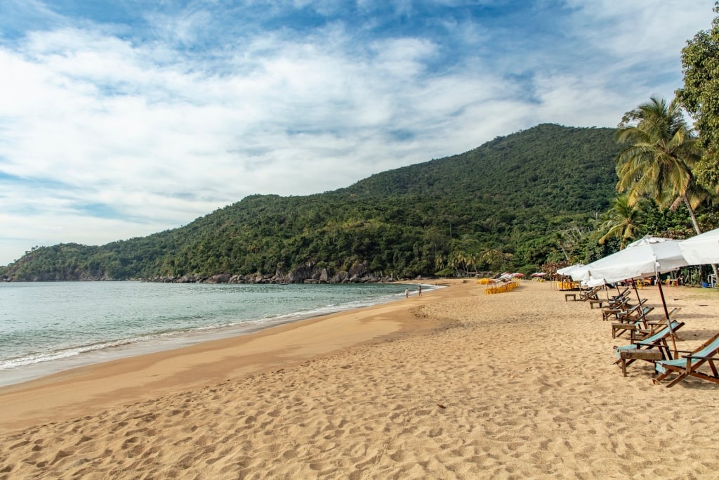 Calm shoreline of Jabaquara Beach