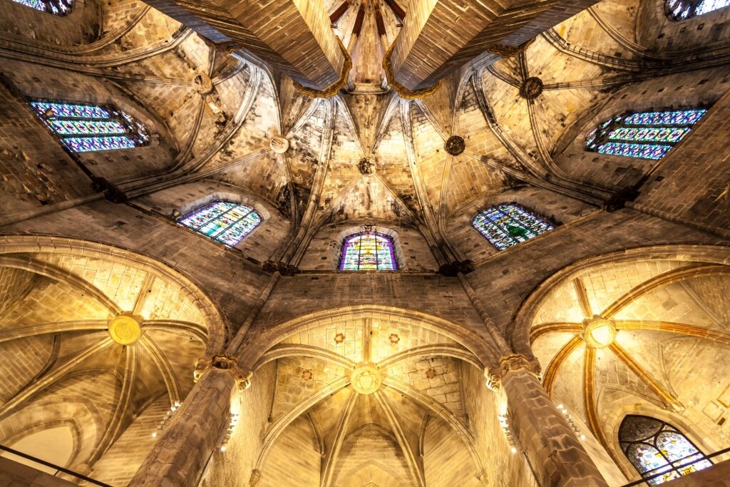 Majestic interior of Basílica de Santa Maria del Mar, Barcelona