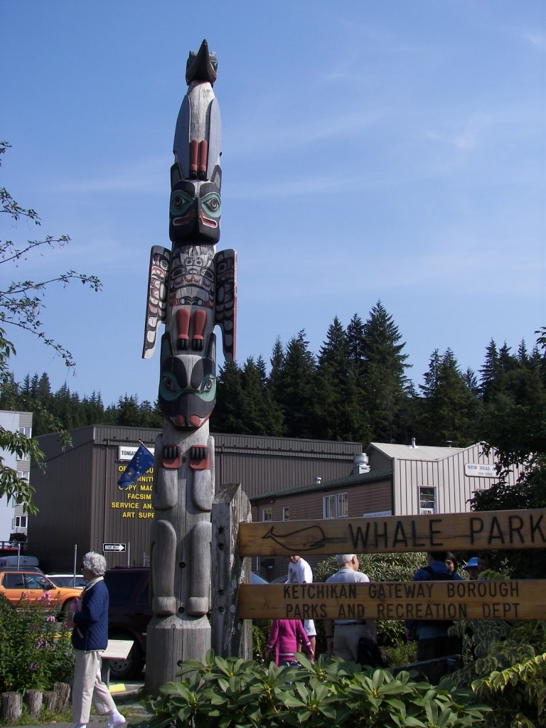 Totem pole in Whale Park