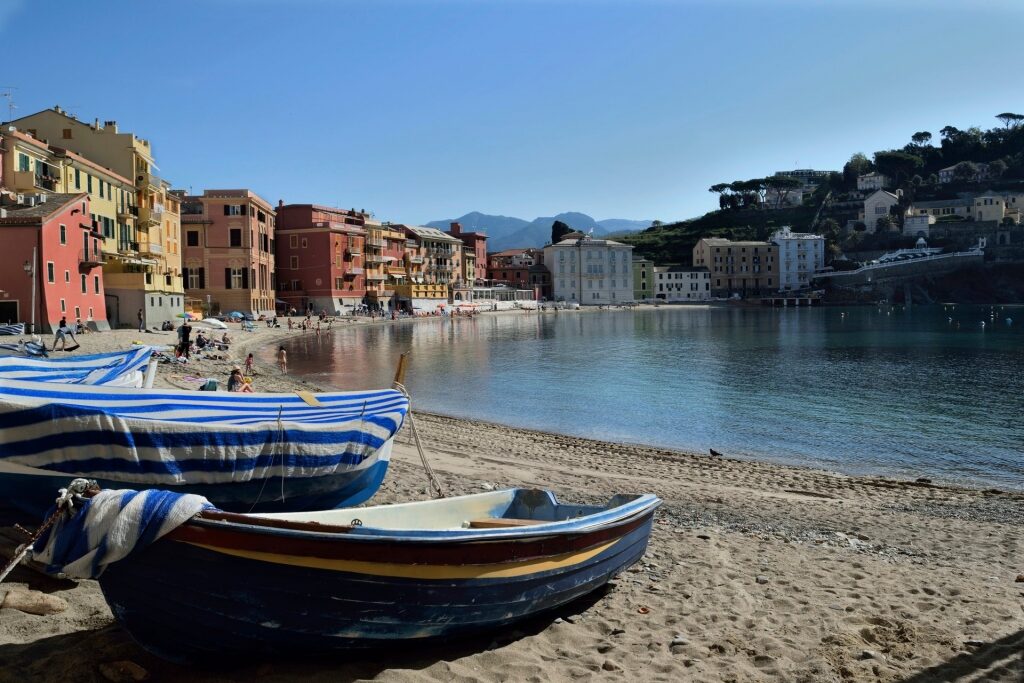 Boats lined up on Spiaggia Baia del Silenzio beach