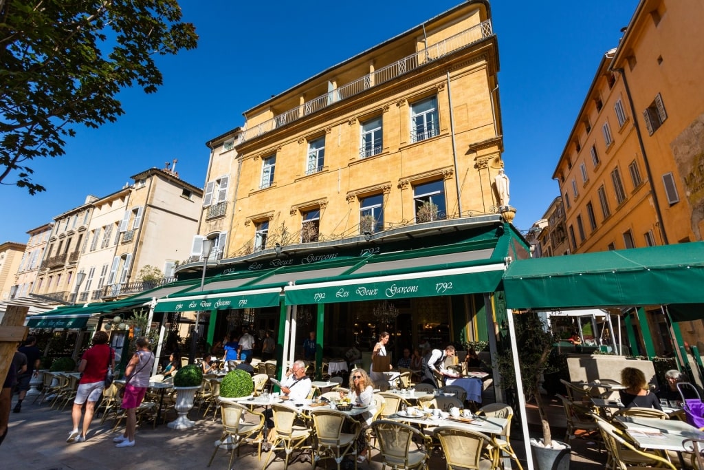 People eating and drinking wine at a restaurant in Provence