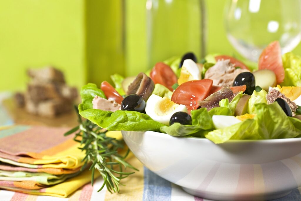 Bowl of hearty Salade Niçoise