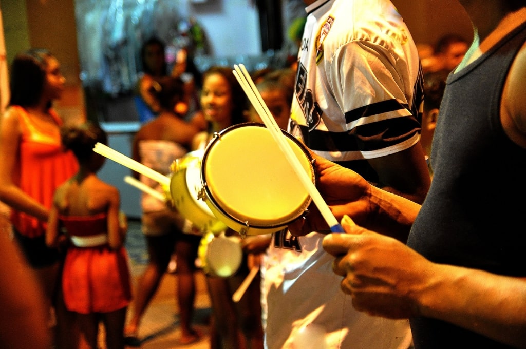 People rehearsing at the Samba school