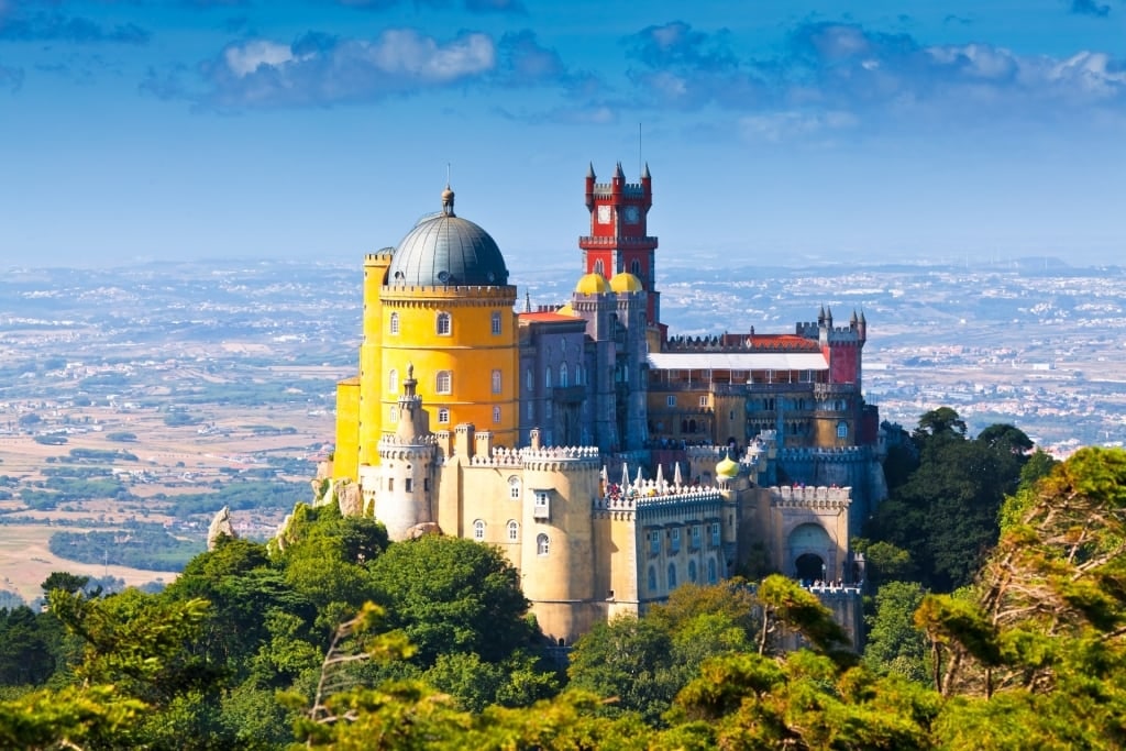 Fairytale like architecture of Palácio Nacional da Pena, Sintra