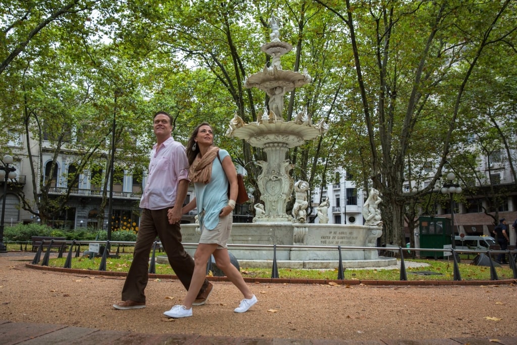 Couple exploring the streets of Montevideo