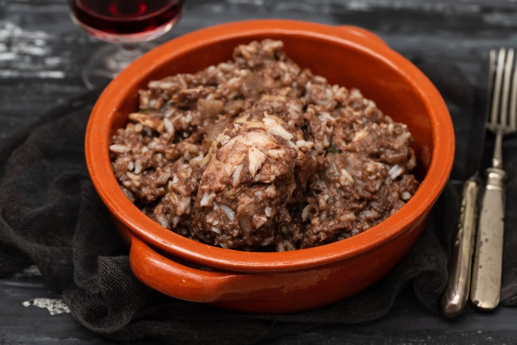 Savory arroz de cabidela in a bowl