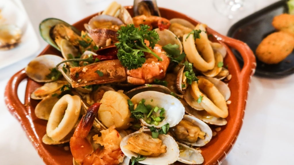 Bowl of arroz de Marisco