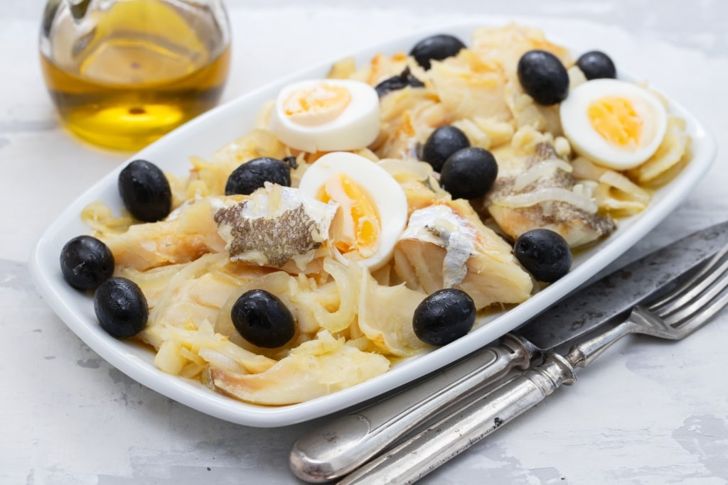 Plate of fresh Bacalhau à Gomes de Sá