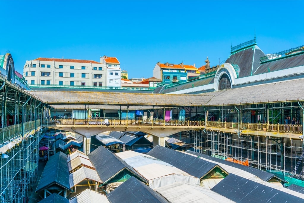 Massive Mercado do Bolhão in Porto
