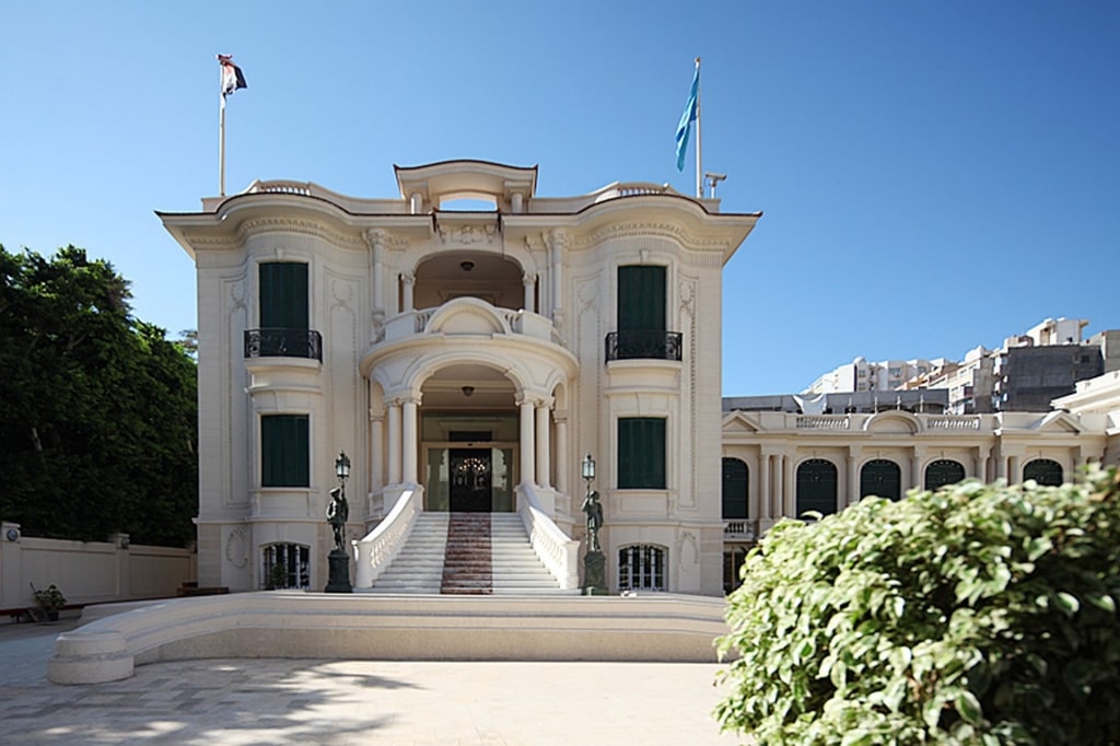 White exterior of the Royal Jewelry Museum