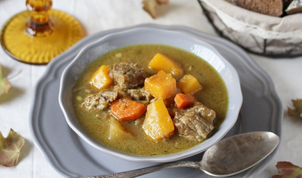 Hearty bowl of sopi, one of the best Aruba food