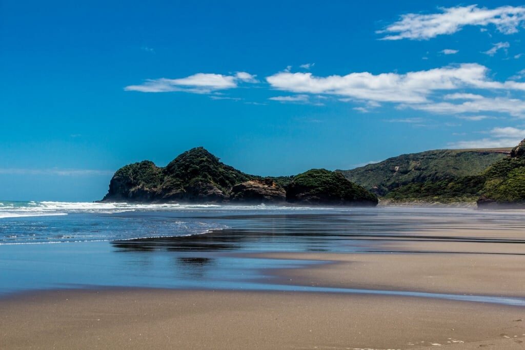 Wide stretch of sand of Te Henga (Bethell’s Beach)