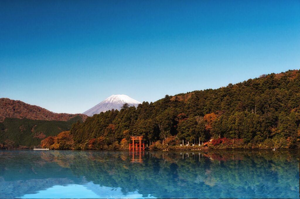Clear blue water of Lake Ashi, Shimizu in autumn