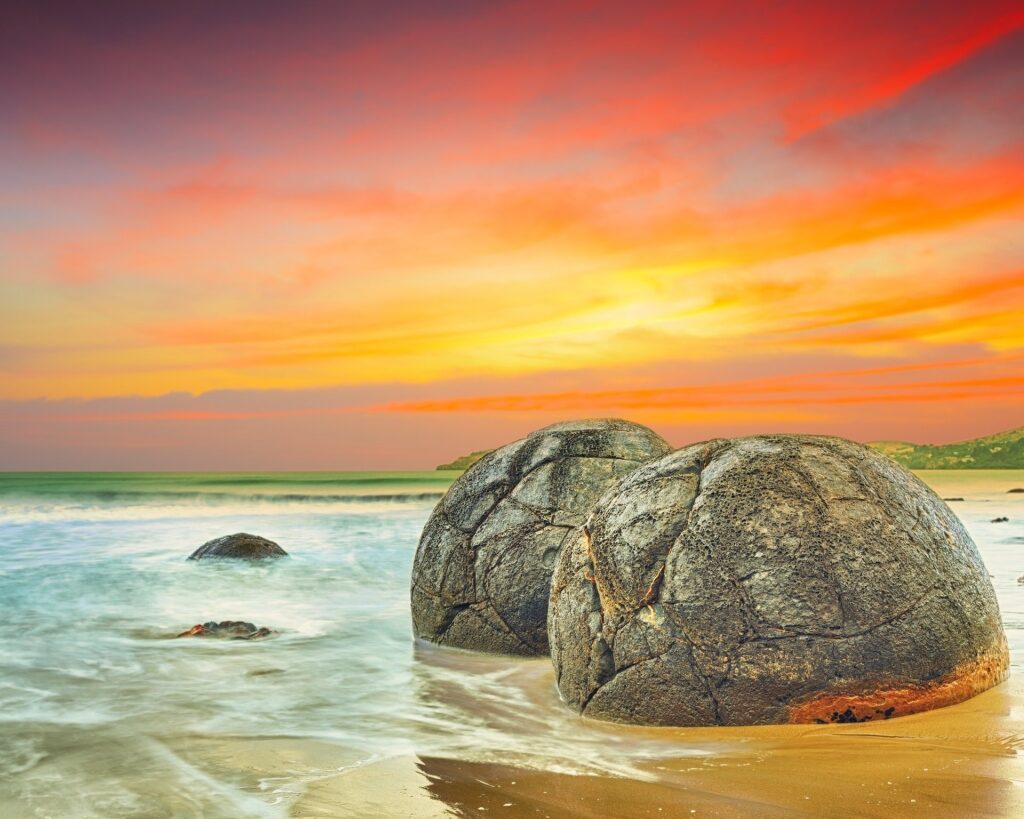 Picturesque view of Koekohe Beach with iconic Moeraki boulders