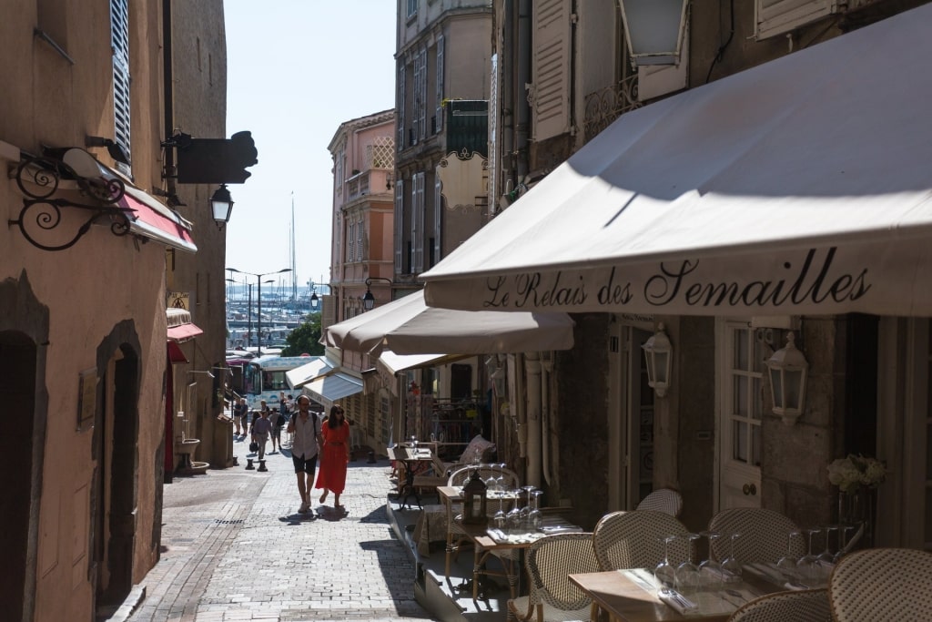 People walking along Le Suquet