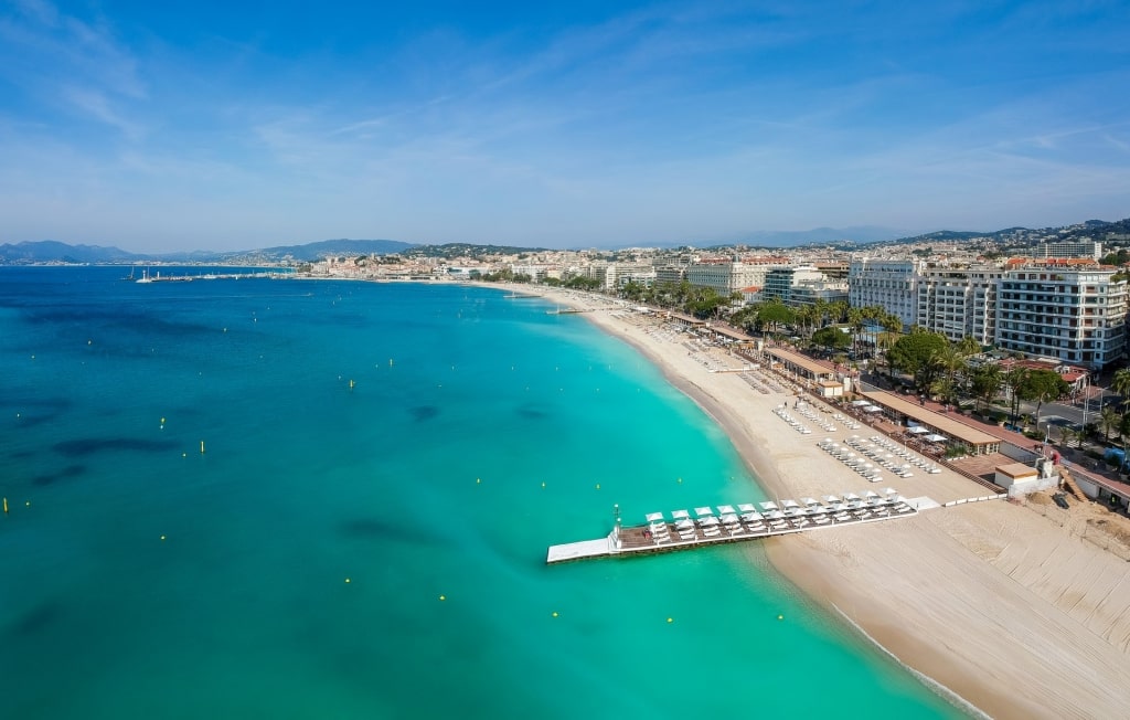 Long stretch of sand with turquoise water of Plage du Midi