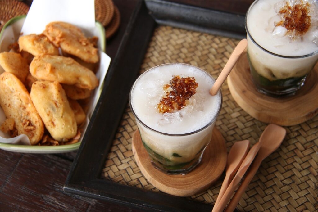 Refreshing es daluman in a cup with grass jelly