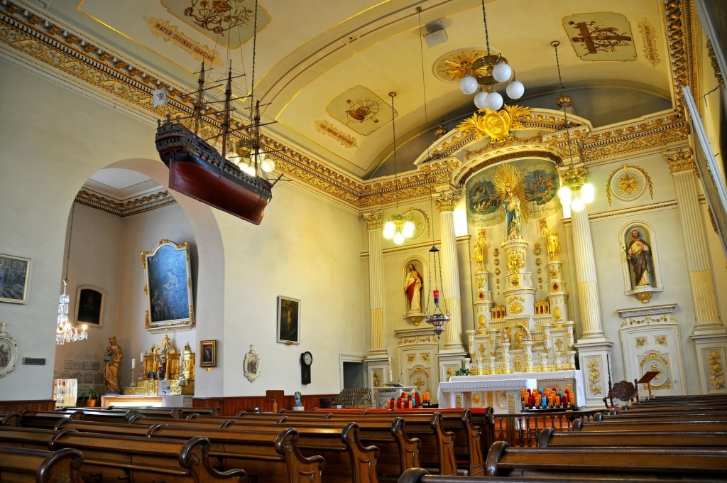 Beautiful interior of Notre-Dame-des-Victoires