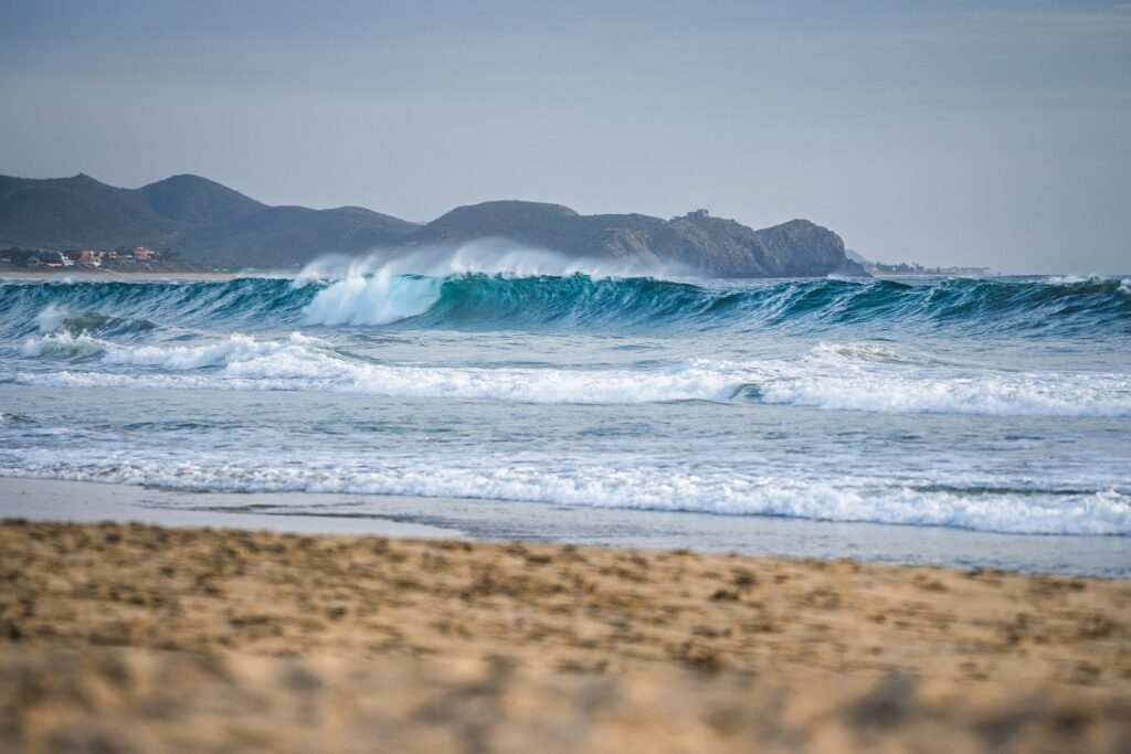 Large waves in Cerritos Beach