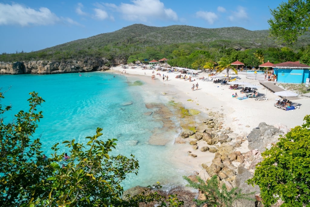 People relaxing on Playa Kenepa Grandi (Grote Knip)