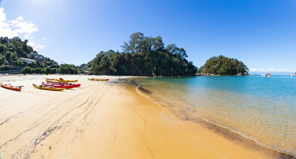 Golden sands of Kaiteriteri Beach, Abel Tasman National Park