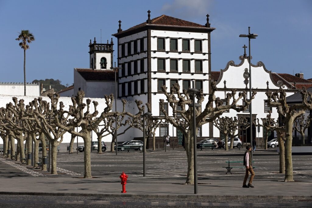 Whitewashed exterior of Convent and Chapel of Nossa Senhora da Esperança
